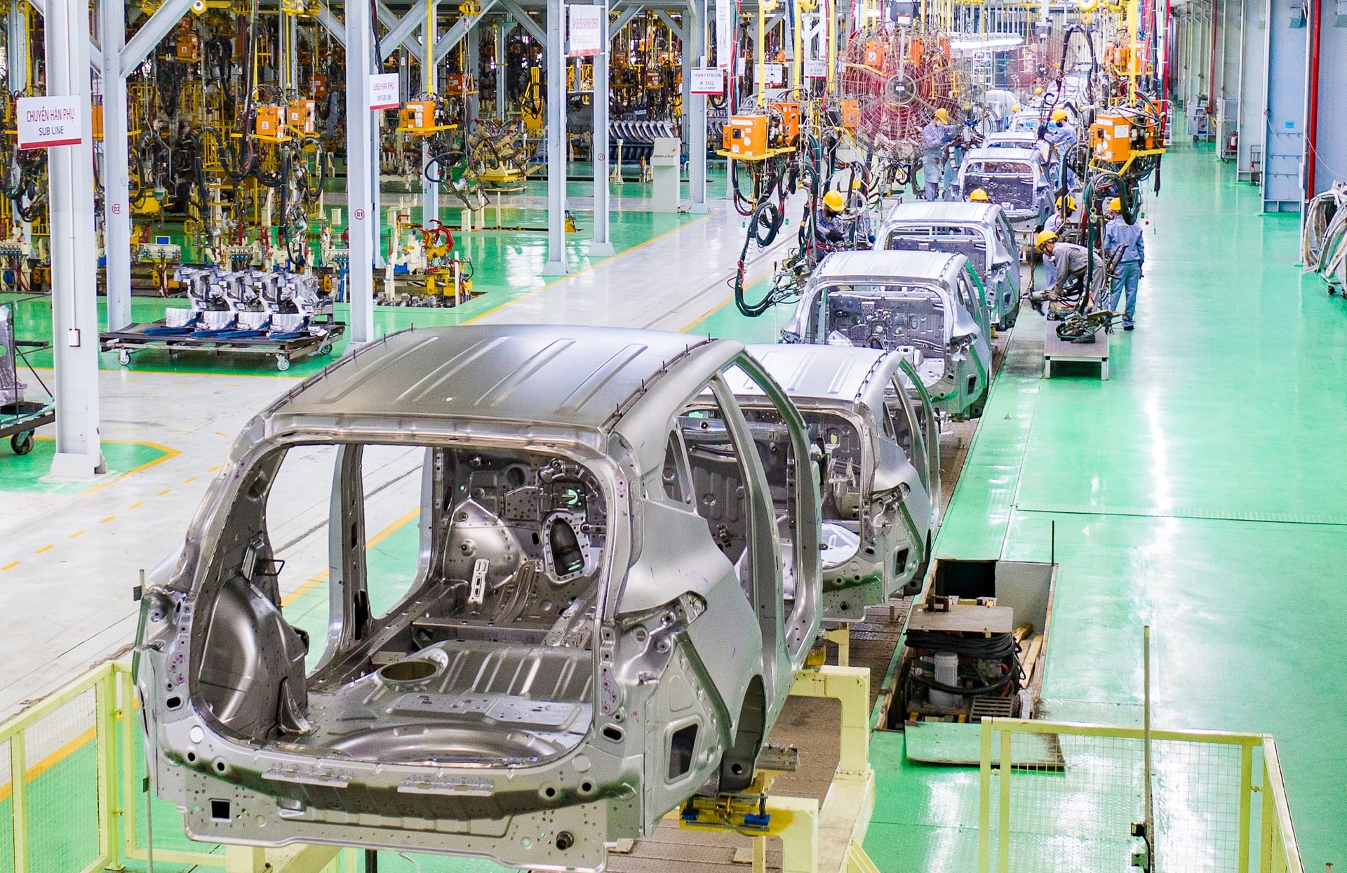 Chaîne de montage automobile à l'usine Thaco Kia, Truong Hai Group Joint Stock Company..jpg