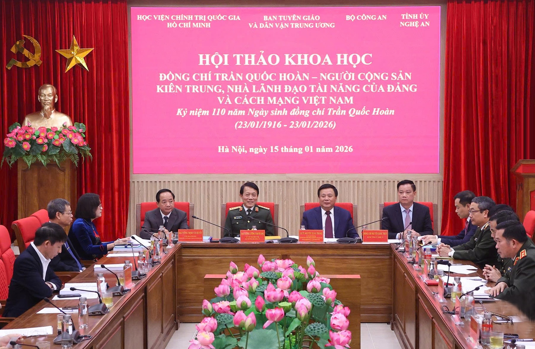 quang-canh-hoi-thao-khoa-hoc-dong-chi-tran-quoc-hoan-nguoi-cong-san-kien-trung-nha-lanh-dao-tai-nang-cua-dang-va-cach-manh-viet-nam-..jpg