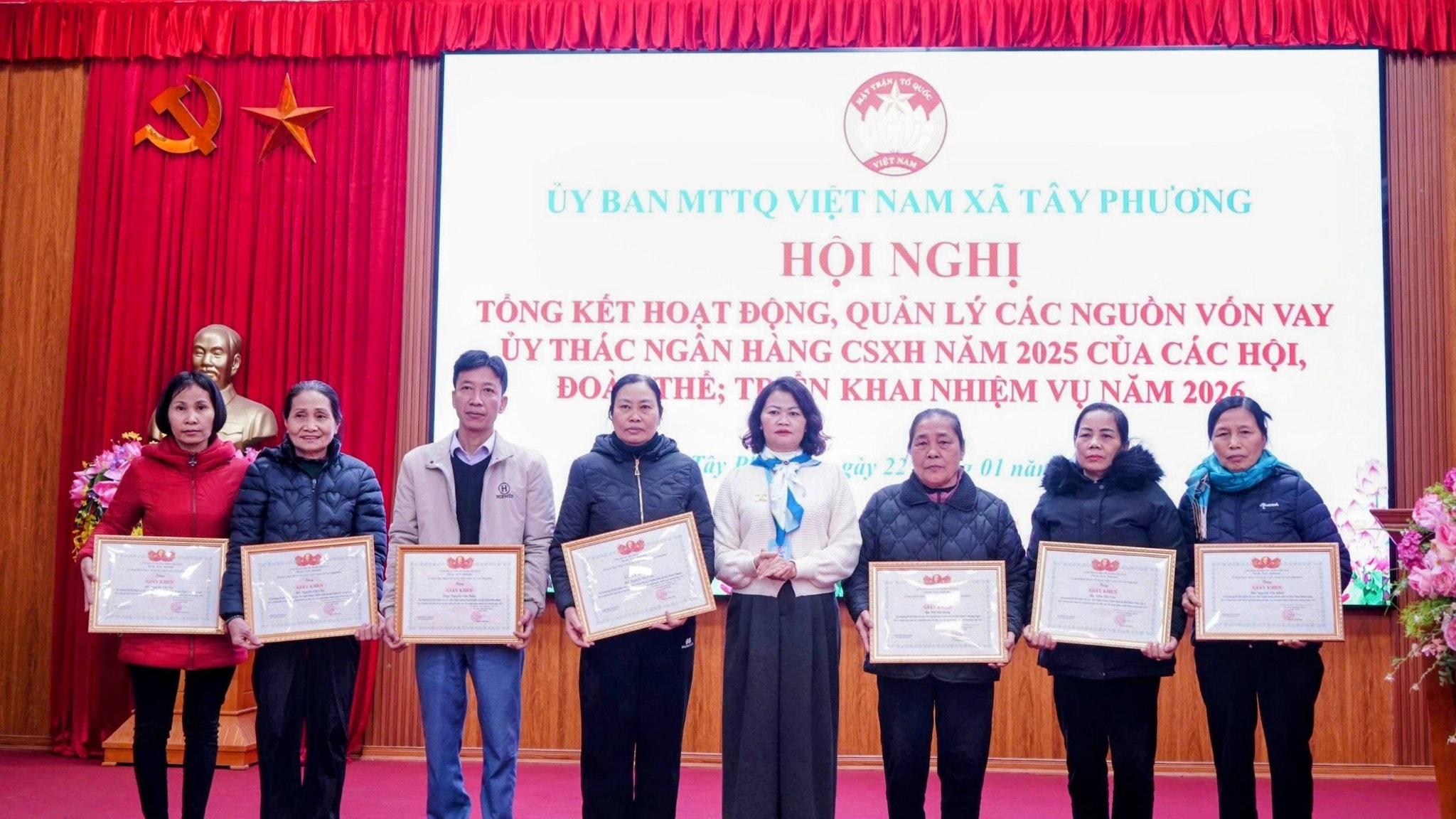 Lãnh đạo Phòng giao dịch Ngân hàng chính sách xã hội huyệ