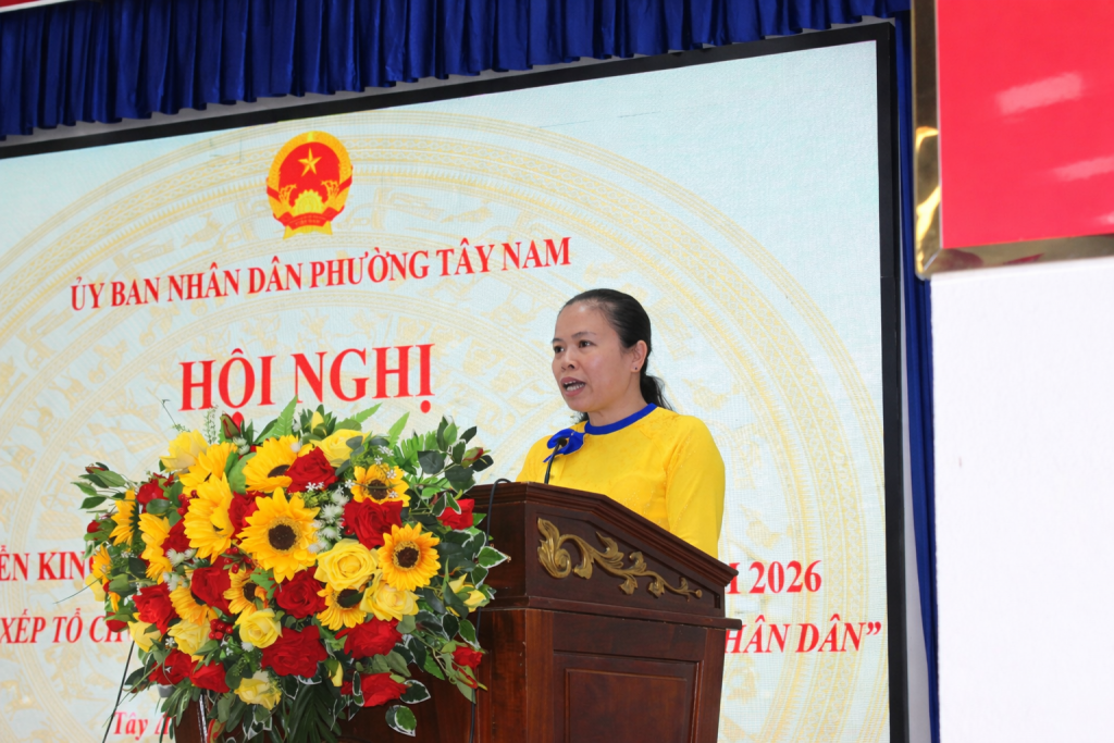 Chủ tịch UBND phường Tây Nam Nguyễn Ngọc Phương Liên phát biểu tại hội nghị 