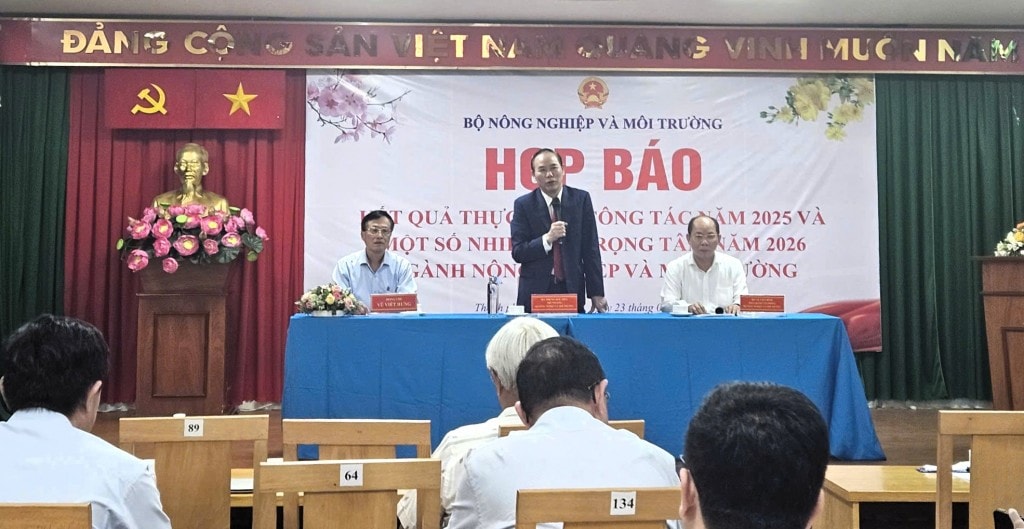 Thứ trưởng Bộ NN&MT Phùng Đức Tiến 