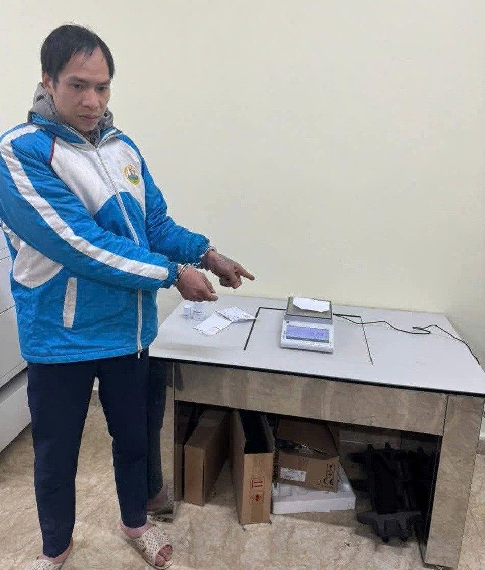 Đối tượng Phan Văn Cường và tang vật tại cơ quan Công an