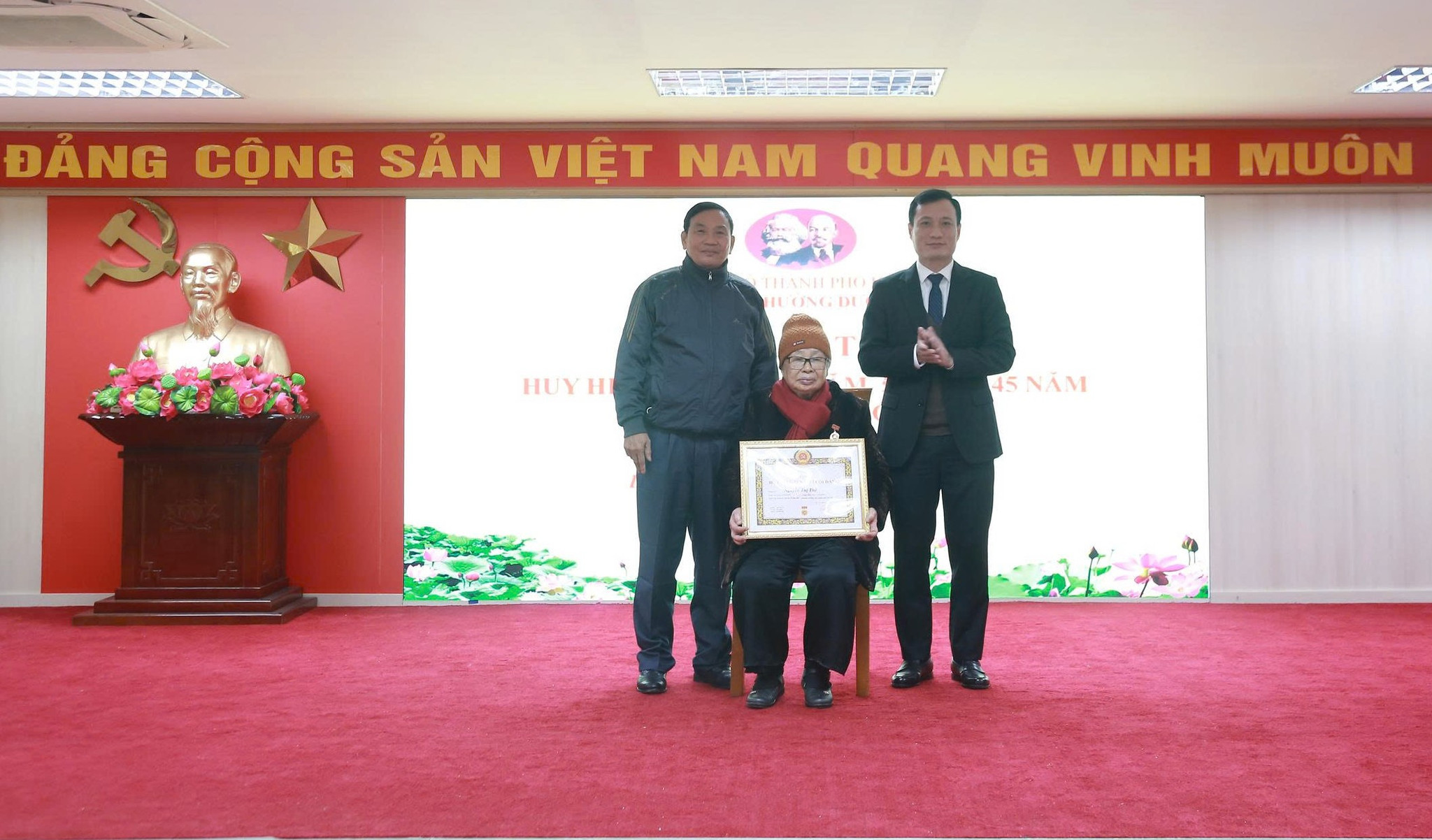 chu-tich-tam.jpg
