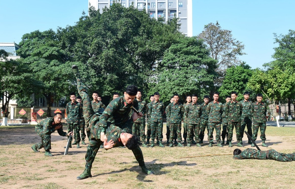 can-bo-chien-si-tieu-doan-18-dac-cong-bo-tu-lenh-thu-do-ha-noi-tap-luyen-san-sang-chien-dau..jpg