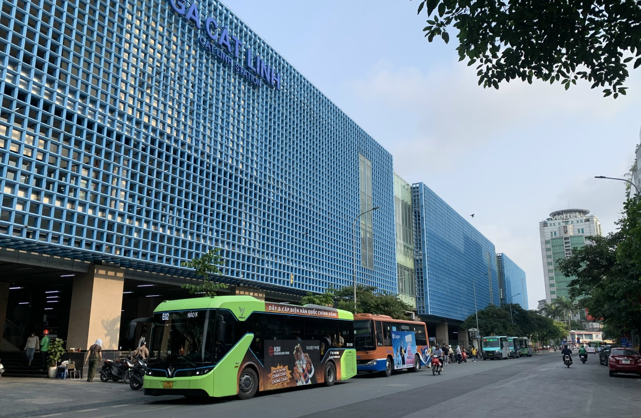 tai-ga-cat-linh-cua-tuyen-duong-sat-do-thi-cat-linh-ha-dong-co-nhieu-tuyen-xe-buyt-ket-noi-de-hanh-khach-su-dung-giao-thong-cong-cong-thuan-tien.-anh-tuan-luong.jpg