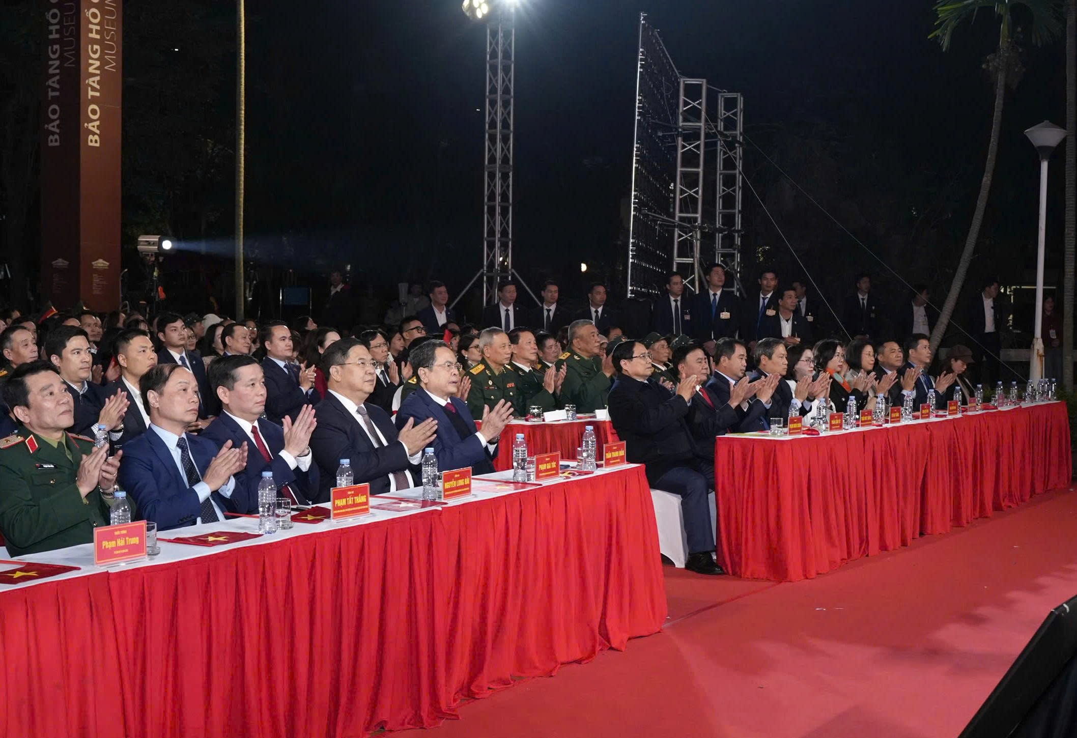 dai-bieu-diem-cau-ha-noi-2.jpg