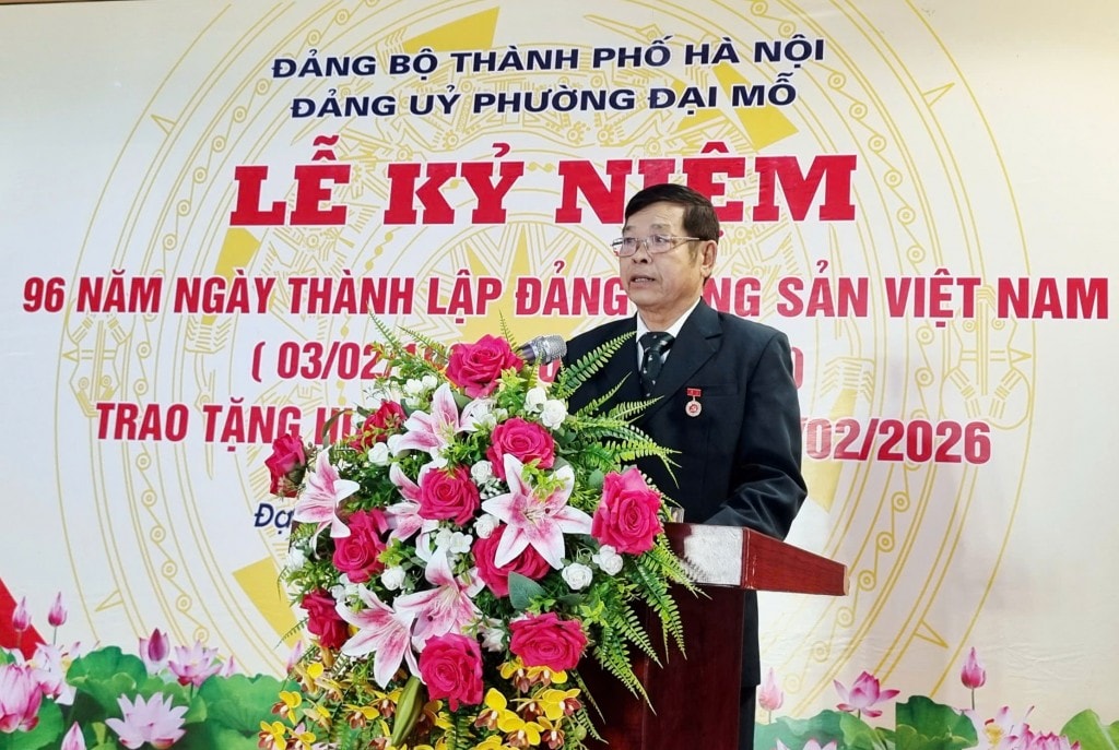 Đồng chí Nguyễn Ngọc Linh - Đảng viên Chi bộ tổ dân phố số 1 Mễ Trì thay mặt các đảng viên được trao Huy hiệu Đảng phát biểu cảm tưởng Đồng chí Nguyễn Ngọc Linh - Đảng viên Chi bộ tổ dân phố số 1 Mễ Trì thay mặt các đảng viên được trao Huy hiệu Đảng phát biểu cảm tưởng