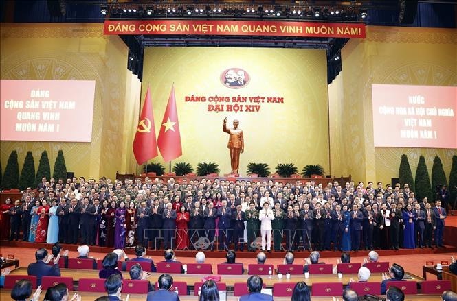Ban Chấp hành Trung ương Đảng khóa XIV ra mắt Đại hội. Ảnh: TTXVN