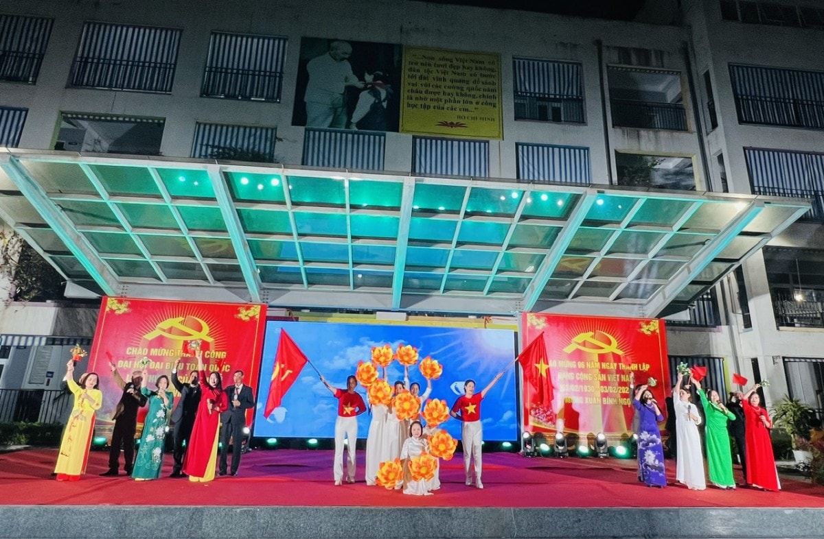 Chương trình văn nghệ “Ánh sáng - Niềm tin - Khát vọng” chào mừng thành công Đại hội XIV của Đảng