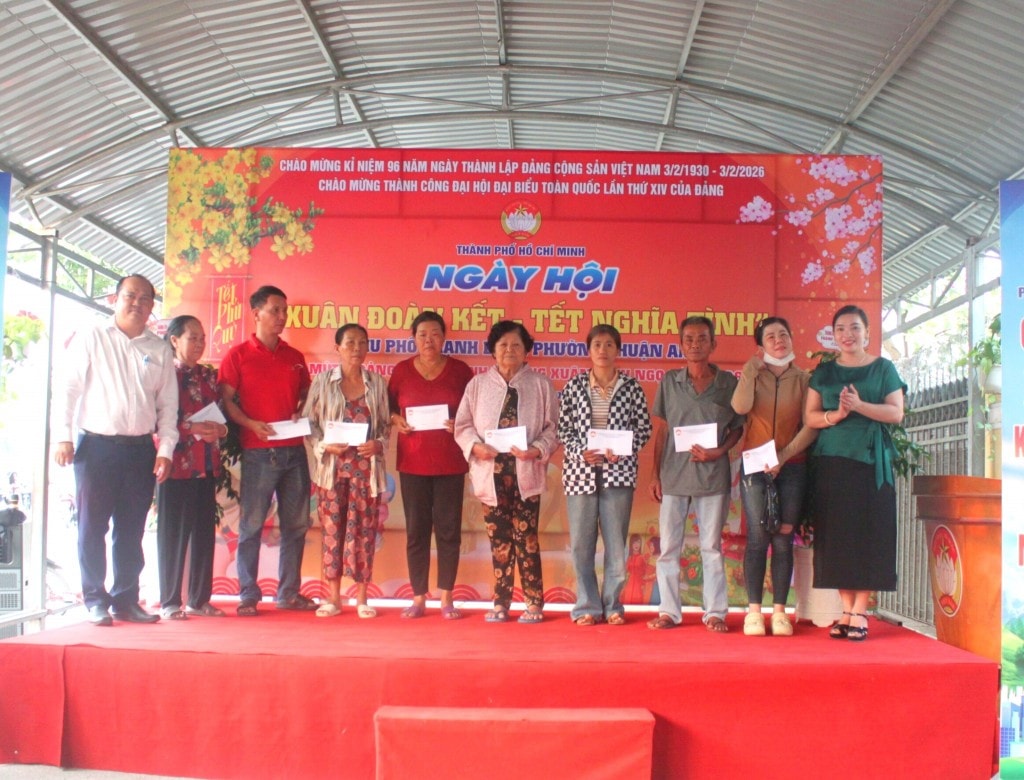 Xuân đoàn kết-Tết nghĩa tình lan tỏa tinh thần cộng đồng tại  Thuận An
