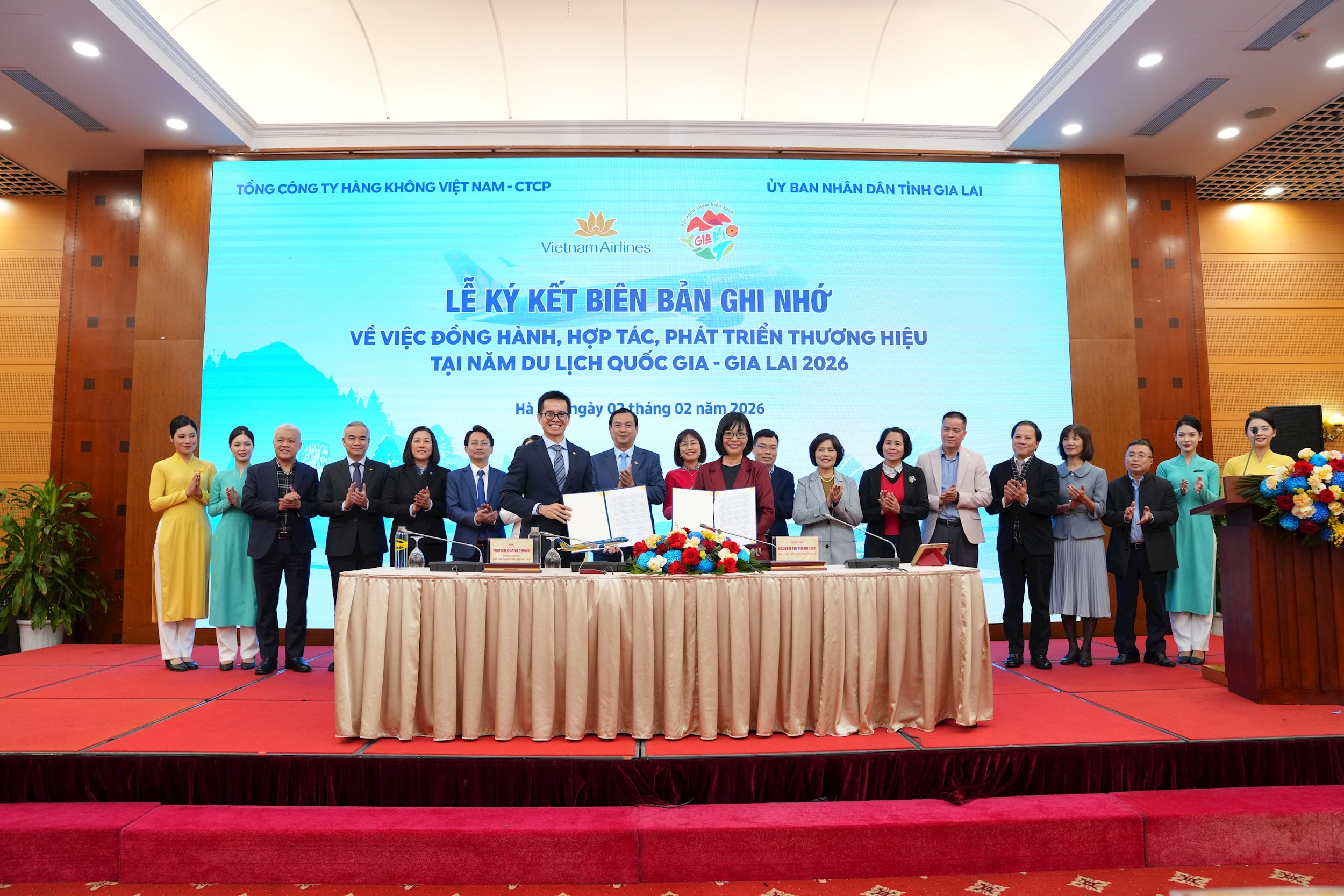 2.vietnam-airlines-va-ubnd-tinh-gia-lai-da-ky-ket-bien-ban-ghi-nho-hop-tac-khang-dinh-su-dong-hanh-chien-luoc-trong-nam-du-lich-quoc-gia-gia-lai-2026.jpeg