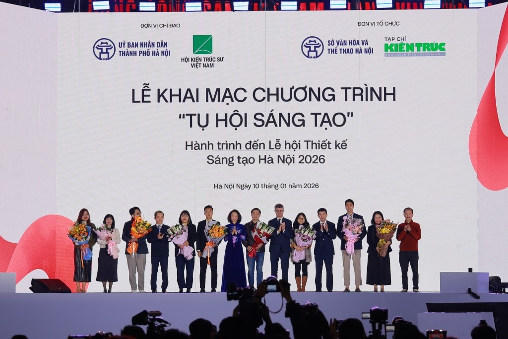 Đồng chí Vũ Thu Hà - Thành ủy viên, Phó Chủ tịch UBND TP Hà Nội, đồng chí Phạm Tuấn Long - Thành ủy viên, Giám đốc Sở Văn hóa và Thể thao Hà Nội cùng các đại biểu Trung ương, quốc tế khai mạc chương trình “Tụ hội Sáng tạo”
