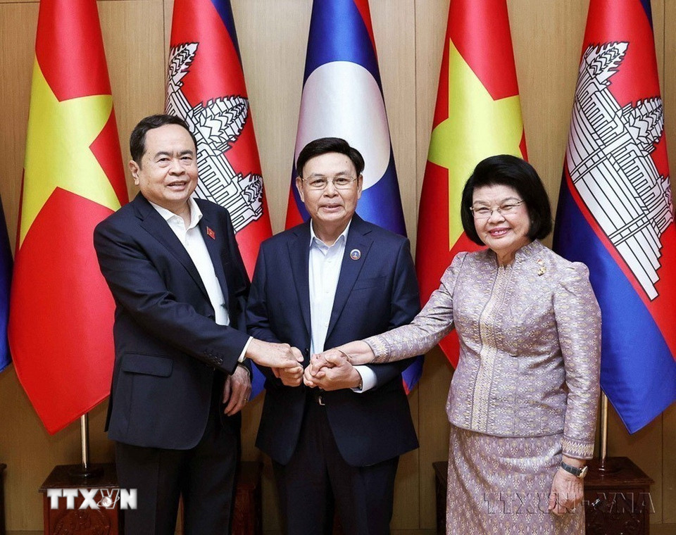 Sáng 18/10/2024, thủ đô Vientiane (Lào), Chủ tịch Quốc hội Việt Nam Trần Thanh Mẫn, Chủ tịch Quốc hội Lào, Chủ tịch Liên nghị viện ASEAN (AIPA) Saysomphone Phomvihane và Chủ tịch Quốc hội Campuchia Samdech Khuon Sudary ăn sáng làm việc. (Ảnh: Thống Nhất/TTXVN)