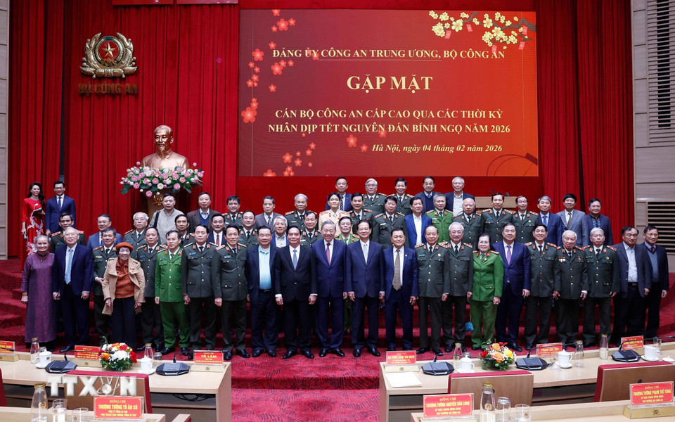 tong-bi-thu-gap-mat-can-bo-cong-an-cao-cap-qua-cac-thoi-ky-2.jpg
