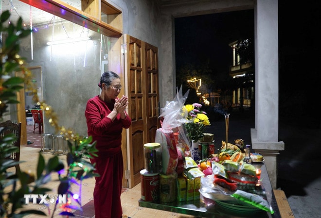 ttxvn-2601-van-khan-giao-thua-ngoai-troi.jpg