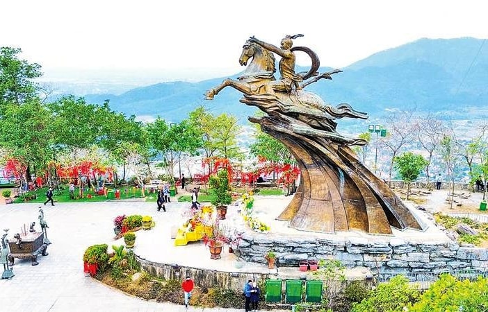 quan-the-di-tich-den-soc-tuong-dai-thanh-giong-xa-soc-son-duoc-trang-tri-va-chinh-trang-sach-dep-chuan-bi-phuc-vu-le-hoi.-anh-giang-nam.jpg