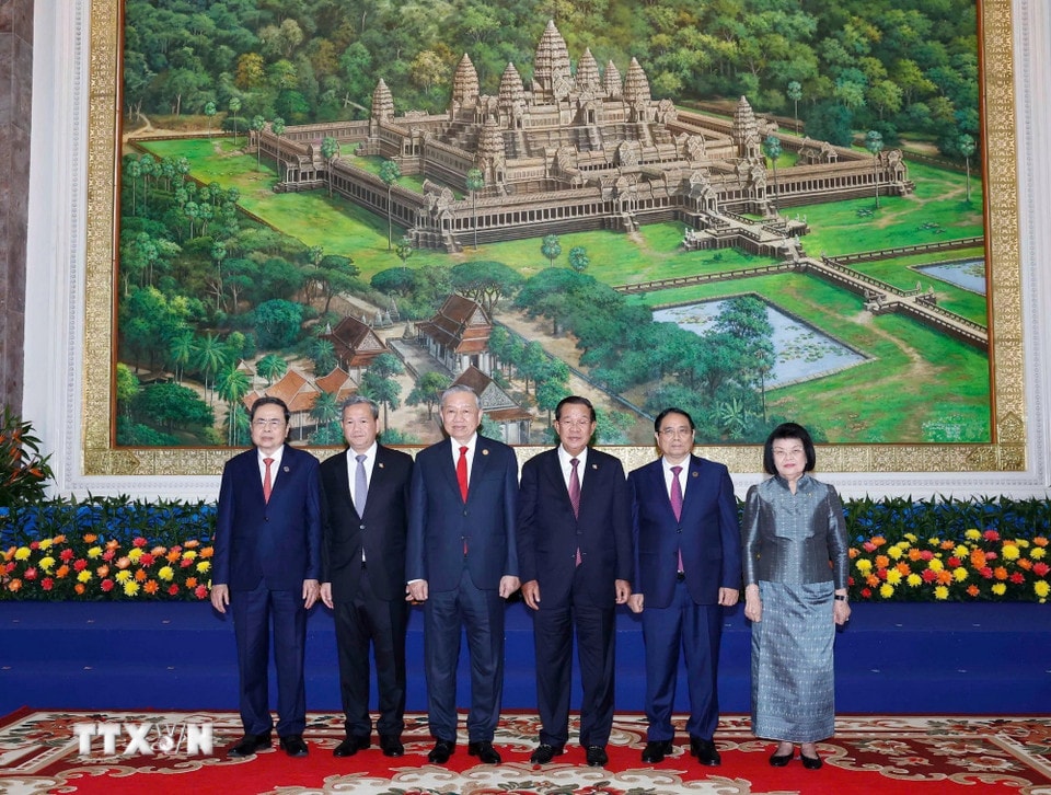 hoi-dam-giua-dang-cong-san-viet-nam-va-dang-nhan-dan-campuchia-3-resize.jpg