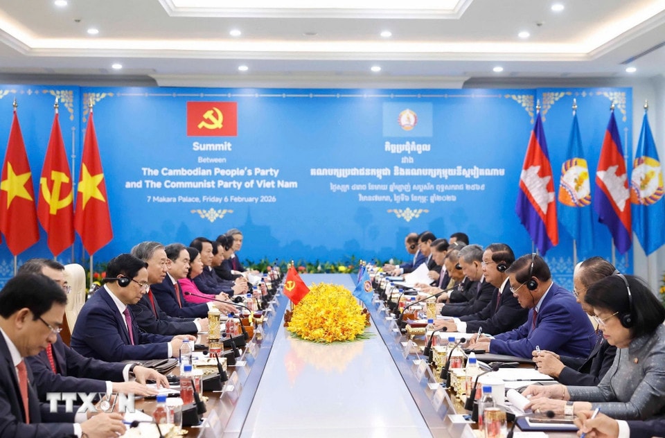 hoi-dam-giua-dang-cong-san-viet-nam-va-dang-nhan-dan-campuchia-8-resize.jpg