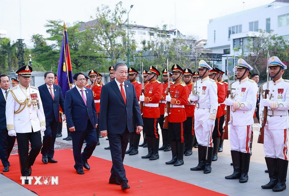 tong-bi-thu-to-lam-dat-vong-hoa-tai-dai-doc-lap-o-phnom-penh-5.jpg