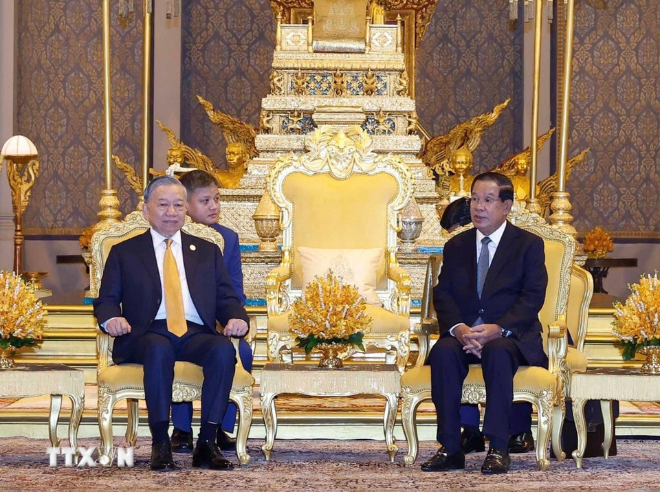 Samdech Techo Hun Sen chủ trì Lễ đón chính thức Tổng Bí thư Tô Lâm thăm cấp Nhà nước tới Vương quốc Campuchia. (Ảnh: Thống Nhất/TTXVN)