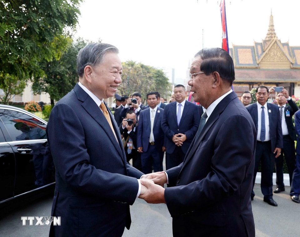 Samdech Techo Hun Sen chủ trì Lễ đón chính thức Tổng Bí thư Tô Lâm. (Ảnh: Thống Nhất/TTXVN)