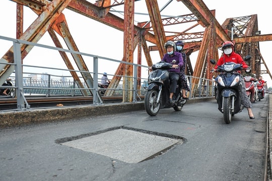 [Podcast] Cầu Long Biên gặp sự cố, tàu hỏa tạm thời đổi lộ trình