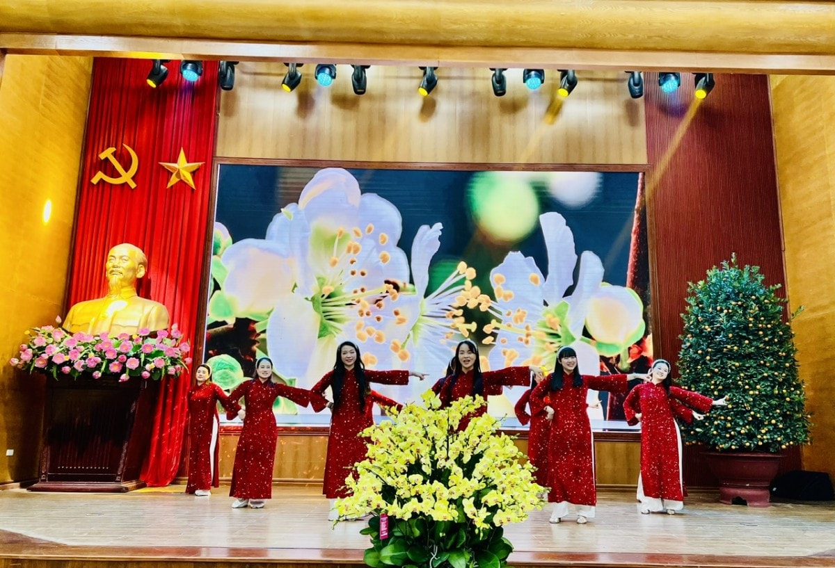 Công đoàn phường Tây Hồ chăm lo Tết cho người lao động, phát động phong trào thi đua đổi mới sáng tạo năm 2026
