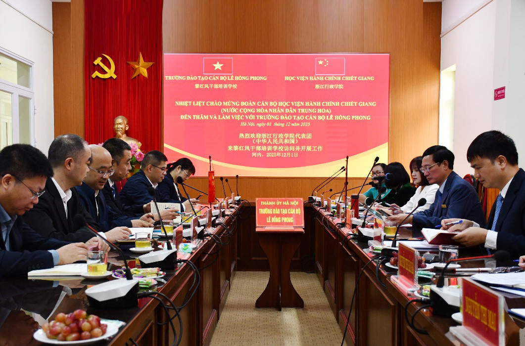 mot-buoi-trao-doi-kinh-nghiem-cong-tac-dao-tao-boi-duong-can-bo-giua-truong-dao-tao-can-bo-le-hong-phong-va-hoc-vien-hanh-chinh-chiet-giang-trung-quoc-.-anh-hoai-nam.jpg