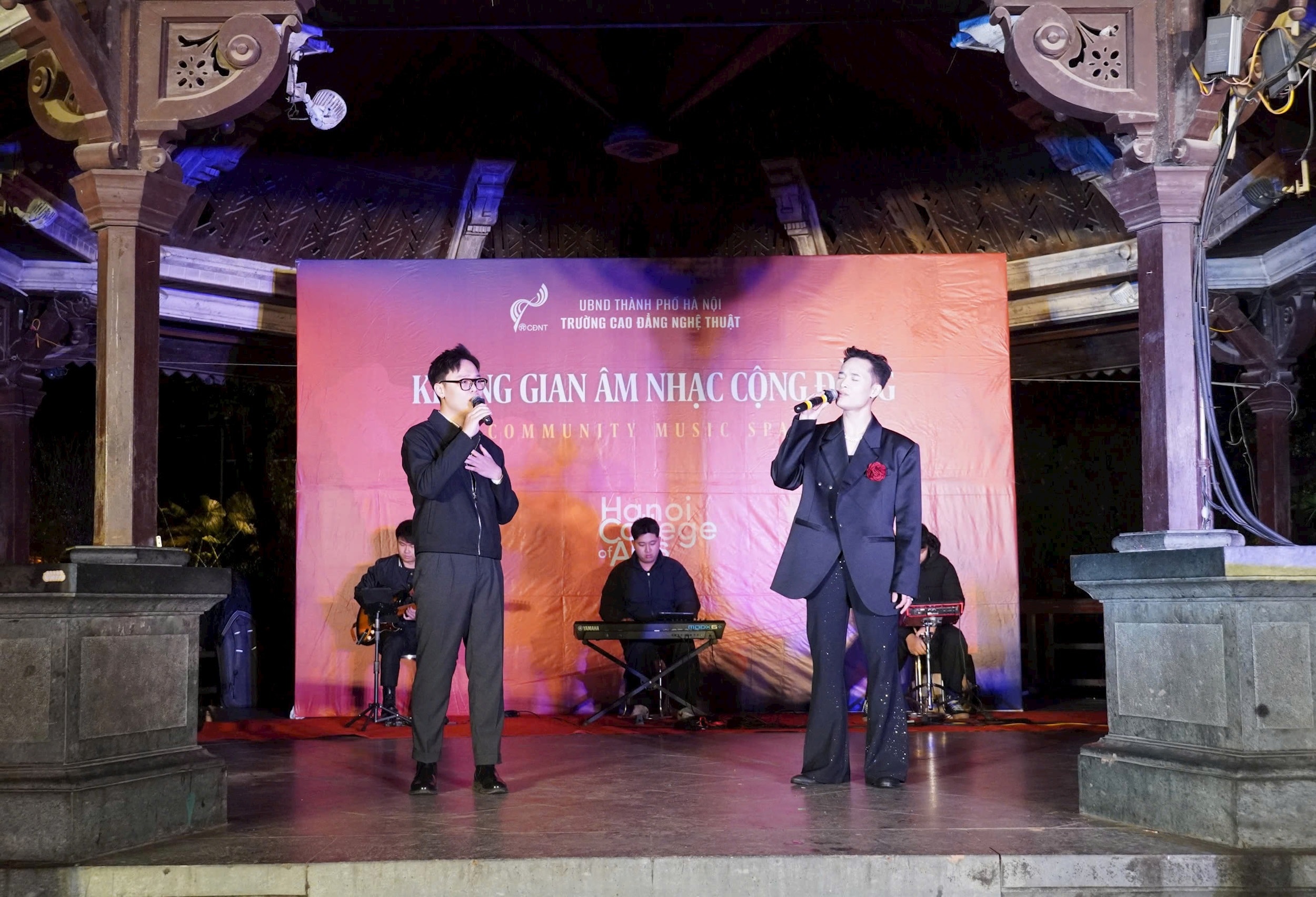 nghe-si-tre-am-nhac-cong-dong.jpg