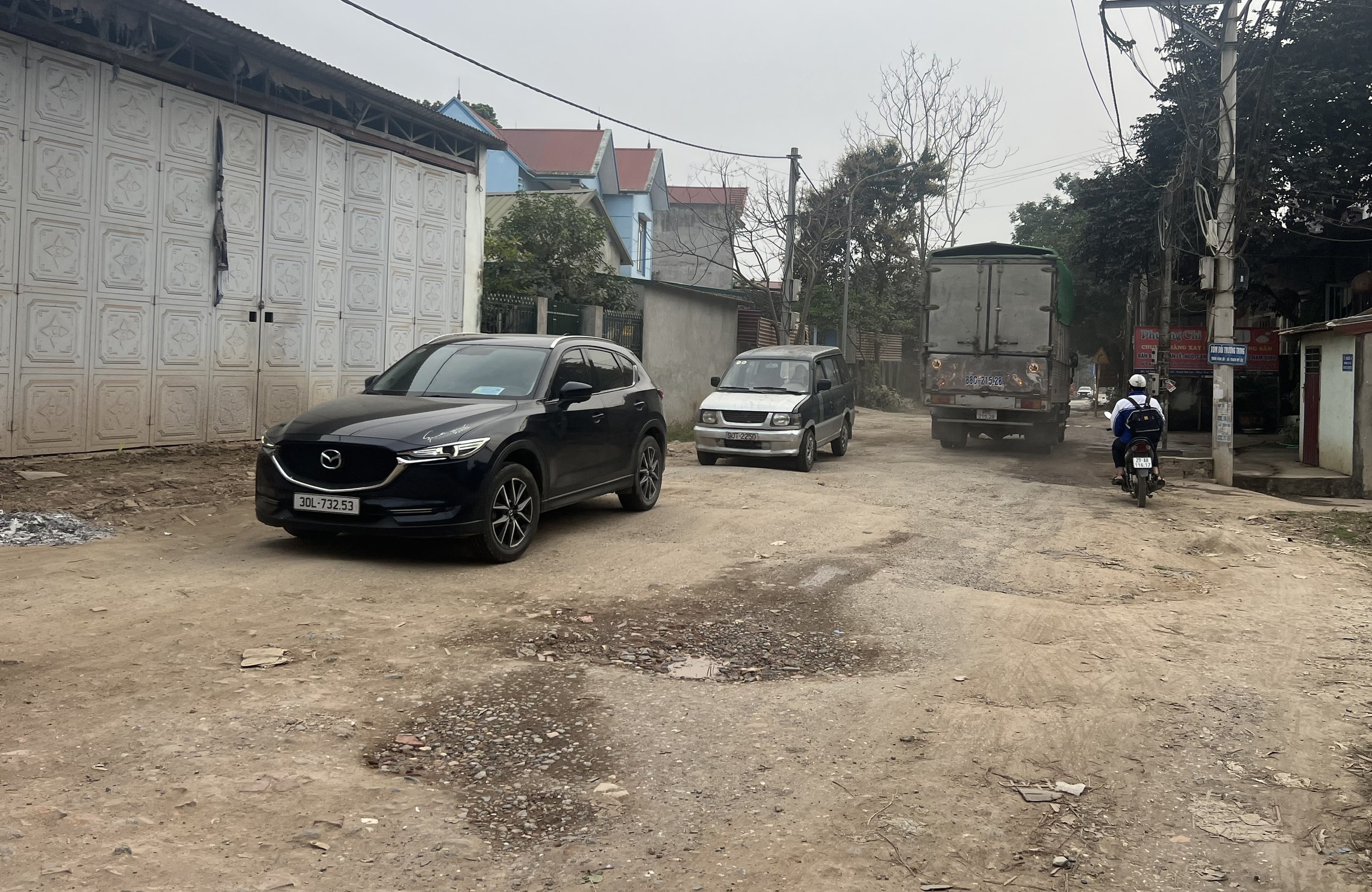 tuyen-duong-418-tren-dia-ban-xa-phuc-tho-xuong-cap-nghiem-trong..jpg
