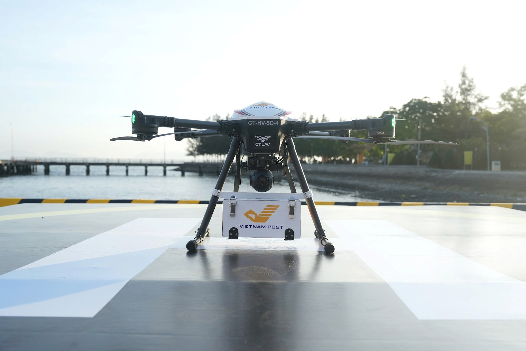 Cận cảnh UAV sử dụng trong tuyến giao hàng Cần Giờ - Vũng Tàu. Ảnh: VNP