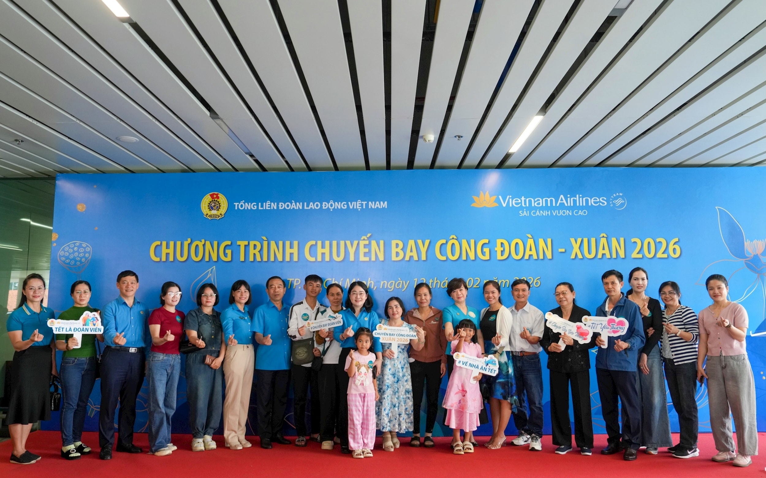 2.-tong-lien-doan-lao-dong-ldld-viet-nam-phoi-hop-cung-vietnam-airlines-da-to-chuc-le-tien-doan-vien-nguoi-lao-dong-tham-gia-chuong-trinh-chuyen-bay-cong-doan-xuan-2026-.jpg