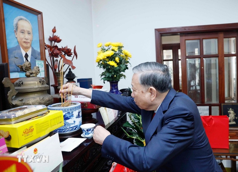 tong-bi-thu-to-lam-toi-dang-huong-tuong-niem-thu-tuong-chinh-phu-pham-van-dong-4.jpg