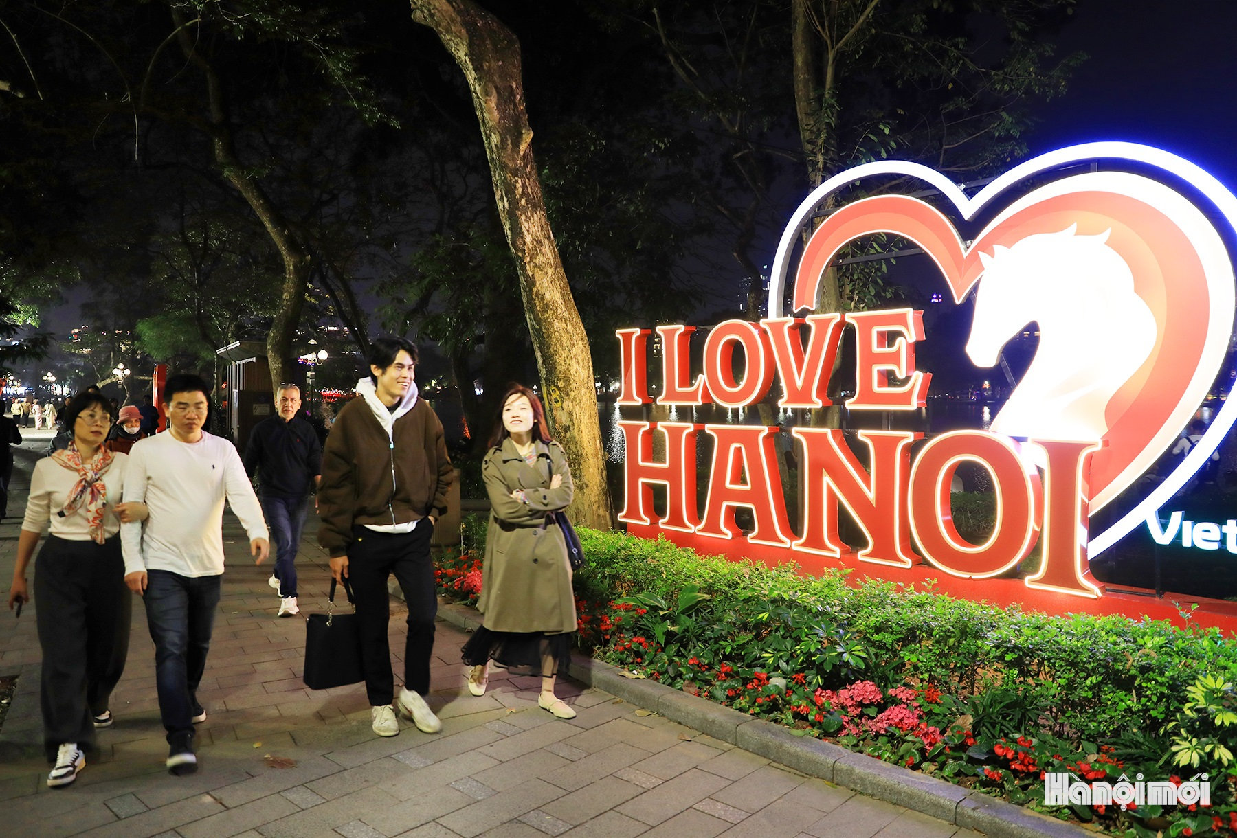 W_ha-noi-lung-linh-dem-giap-tet-10.jpg