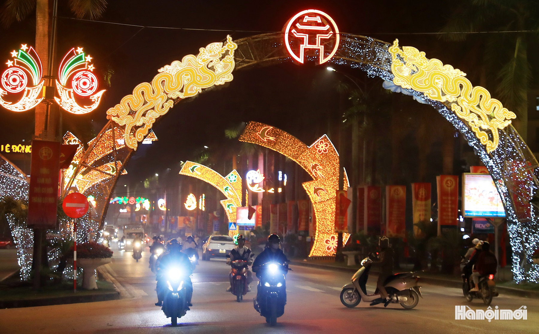 W_ha-noi-lung-linh-dem-giap-tet-15.jpg