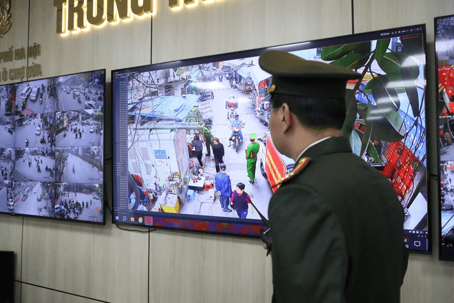 Bên cạnh việc đảm bảo an toàn giao thông, góp phần giảm ùn tắc, thống camera AI của Công an TP Hà Nội nhằm bảo đảm an ninh trật tự, xử lý vi phạm trật tự đô thị, vệ sinh môi trường