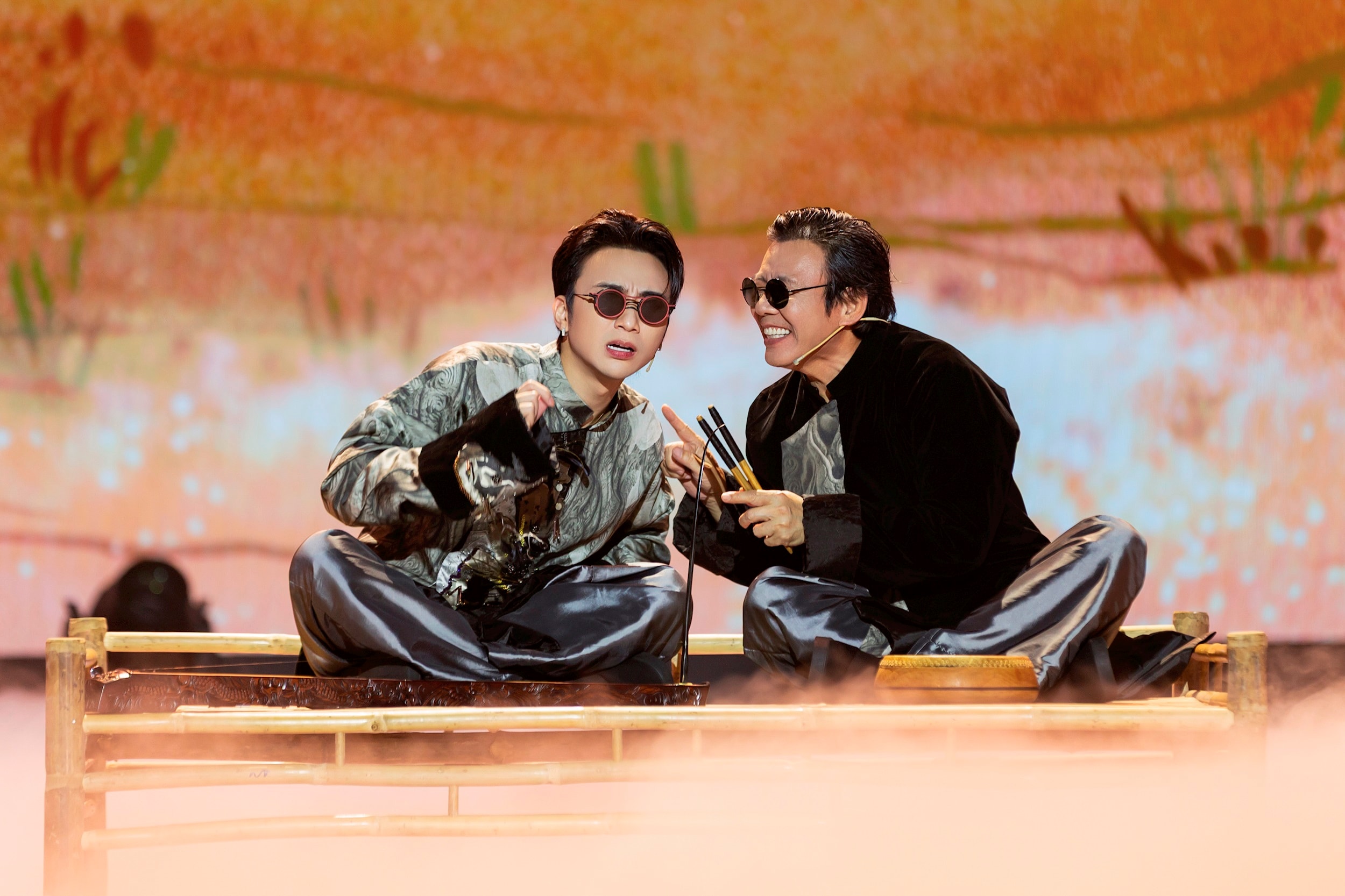 Cha con NSND Huỳnh Tú và ca sĩ Soobin. Ảnh: VTV