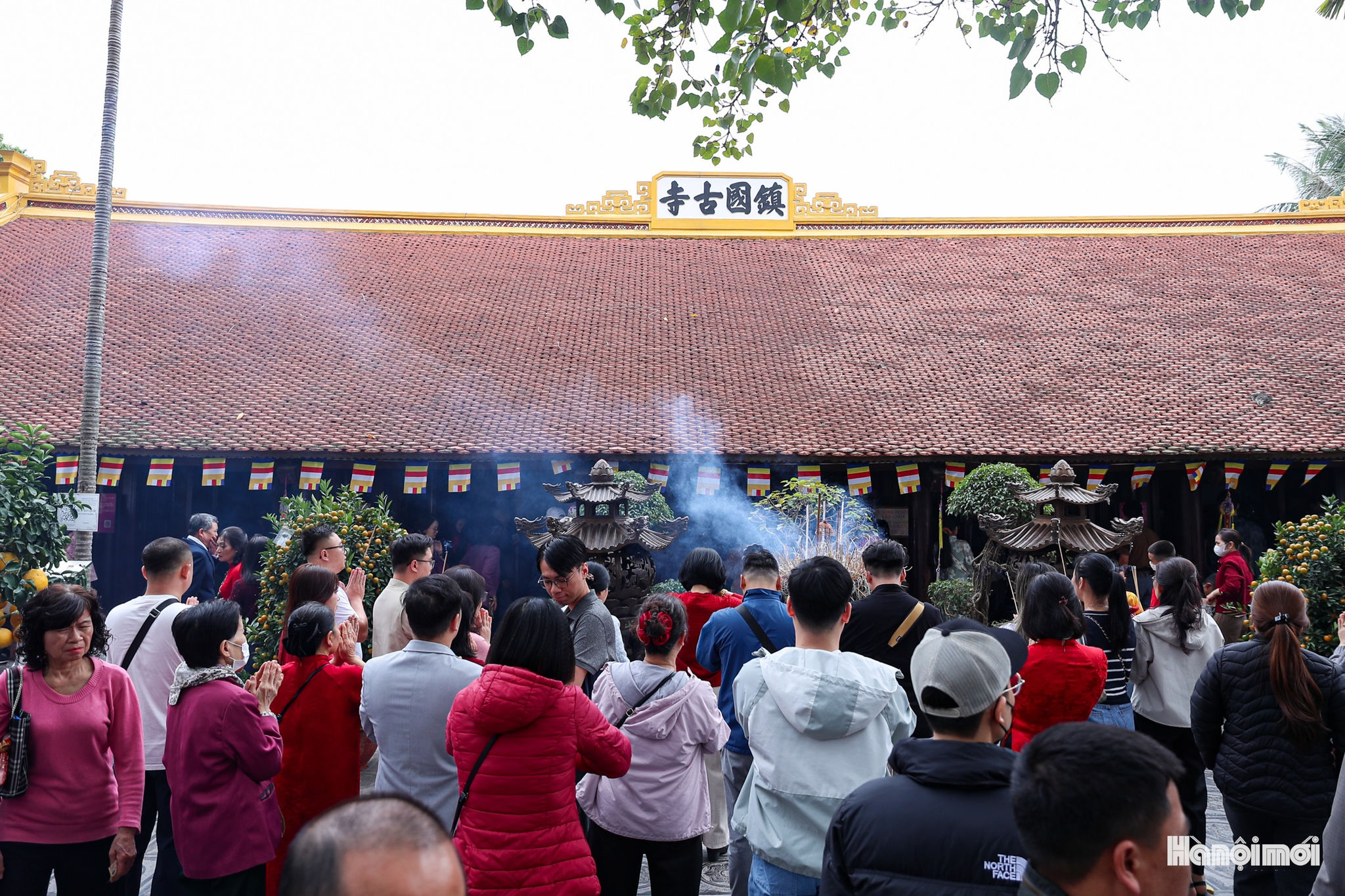 W_nguoi-dan-di-le-dau-nam-11.jpg
