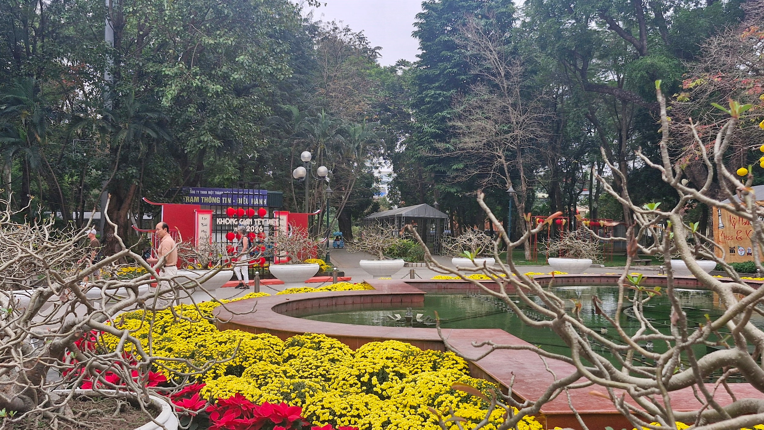 Cảnh quan Công viên rực rỡ sắc hoa.