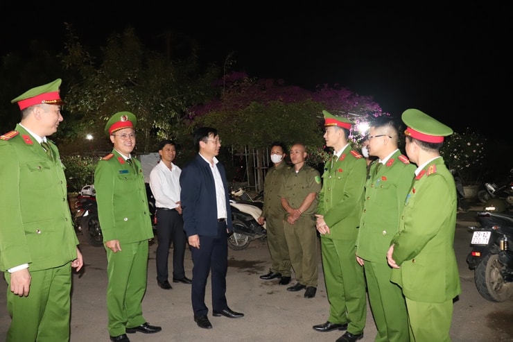 chu-tich-ubnd-xa-nguyen-dinh-sy-kiem-tra-dong-vien-luc-luong-cong-an-lam-nhiem-vu-trong-nhung-ngay-tet.jpg