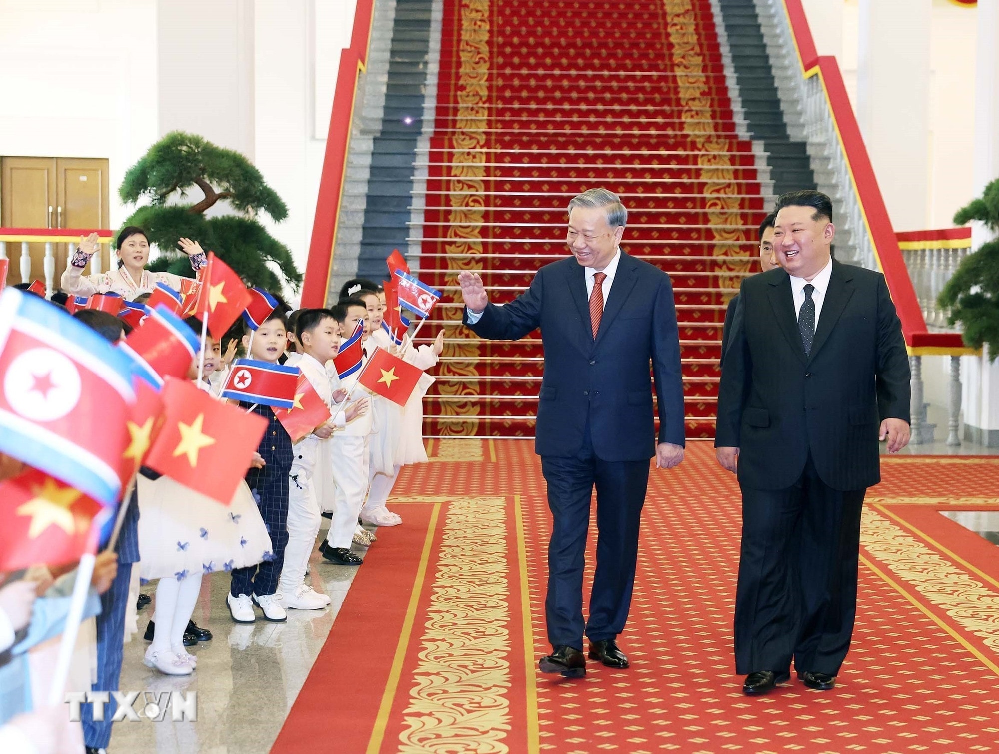 ttxvn-tong-bi-thu-to-lam-kim-jong-un.jpg