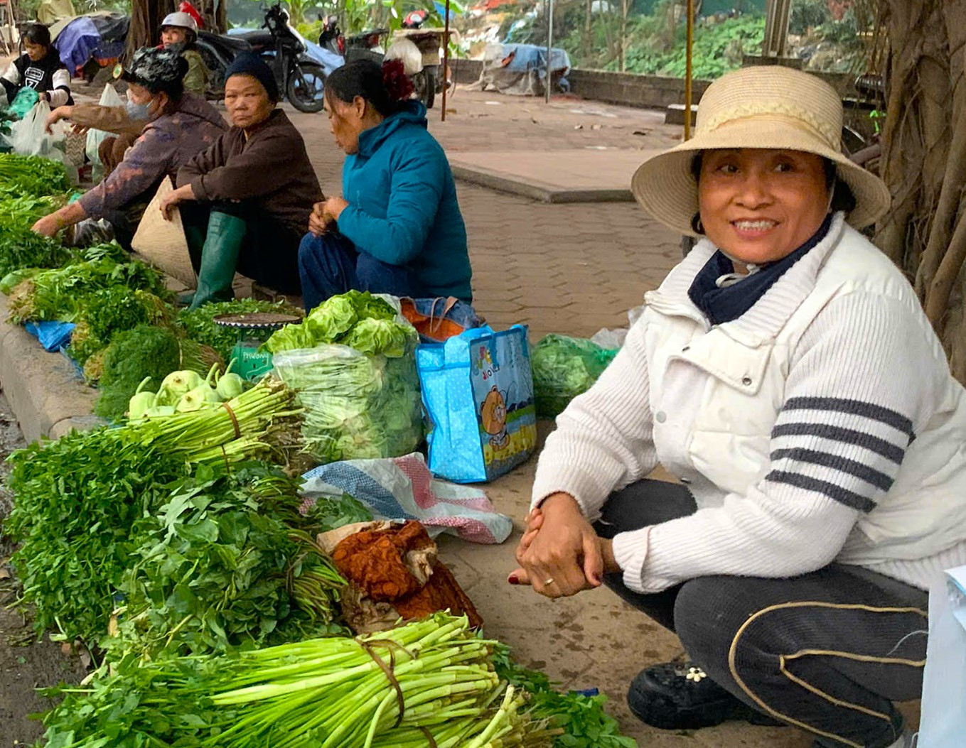 dang-thi-duyen-chi-hoi-nong-dan-thon-tuong-chuc.jpg