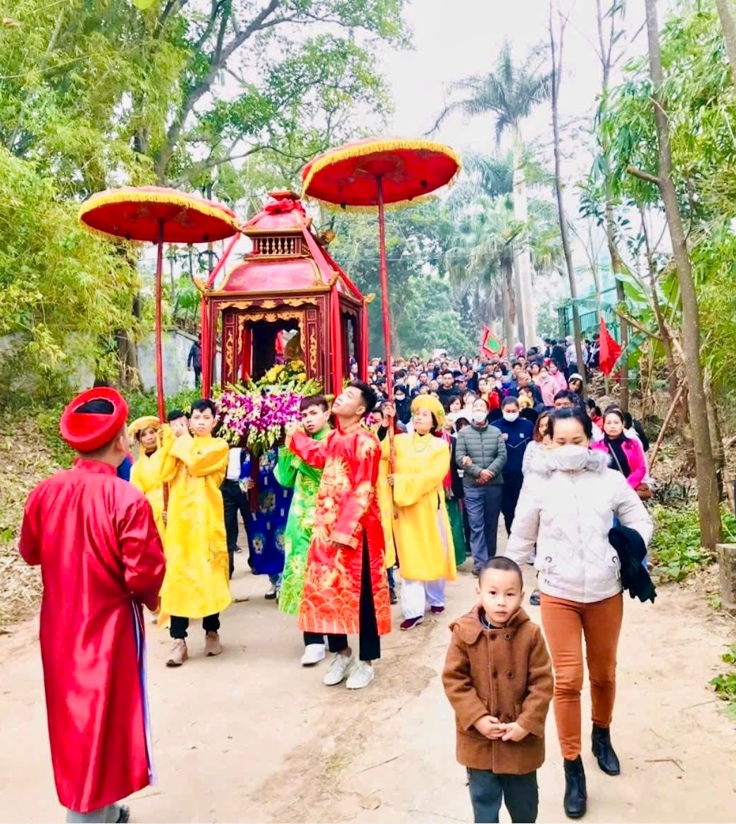 موكب محفات في مهرجان معبد فان فوك. الصورة: فونغ زوين