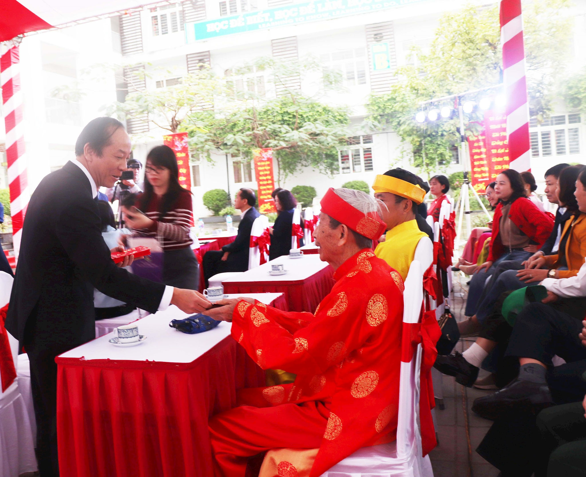 phu_dien_phat_dong_tet_trong_cay7.jpg