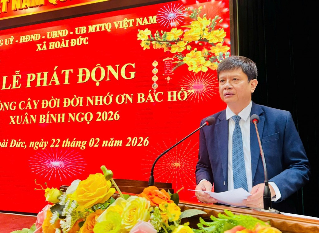 Đồng chí Nguyễn Huy Hoàng, Phó Bí thư Đảng uỷ, Chủ tịch UBND xã Hoài Đức phát động tại buổi lễ. Ảnh: Đỗ Hạnh