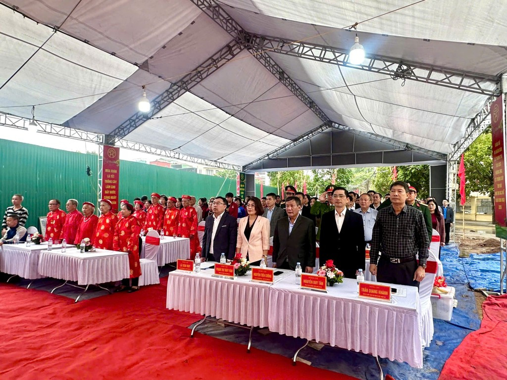Các vị đại biểu và Nhân dân xã Thanh Trì tham dự Lễ phát động Tết trồng cây “Đời đời nhớ ơn Bác Hồ” Xuân Bính Ngọ năm 2026 (Ảnh: T.H)