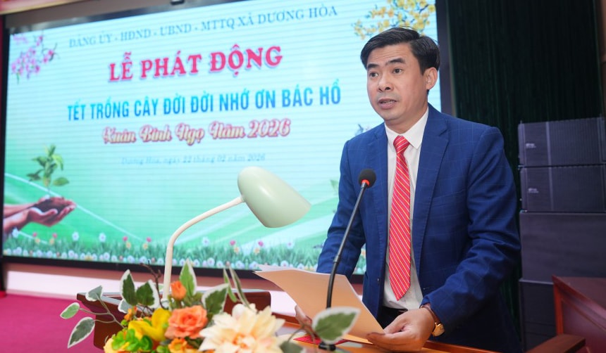 Đồng chí Lê Đức Phóng, Phó Bí thư Đảng uỷ, Chủ tịch UBND xã Dương Hòa phát biểu phát động Tết trồng cây. Ảnh: Phượng Nguyễn