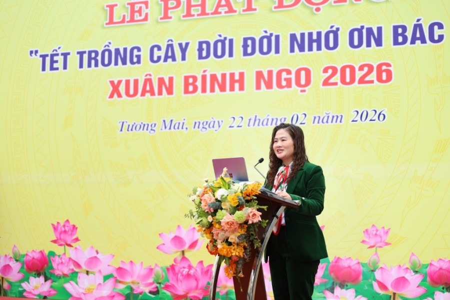 Đồng chí Đào Thị Thu Hằng - Chủ tịch UBND phường Tương Mai phát động Tết Trồng cây 2026 trên địa bàn