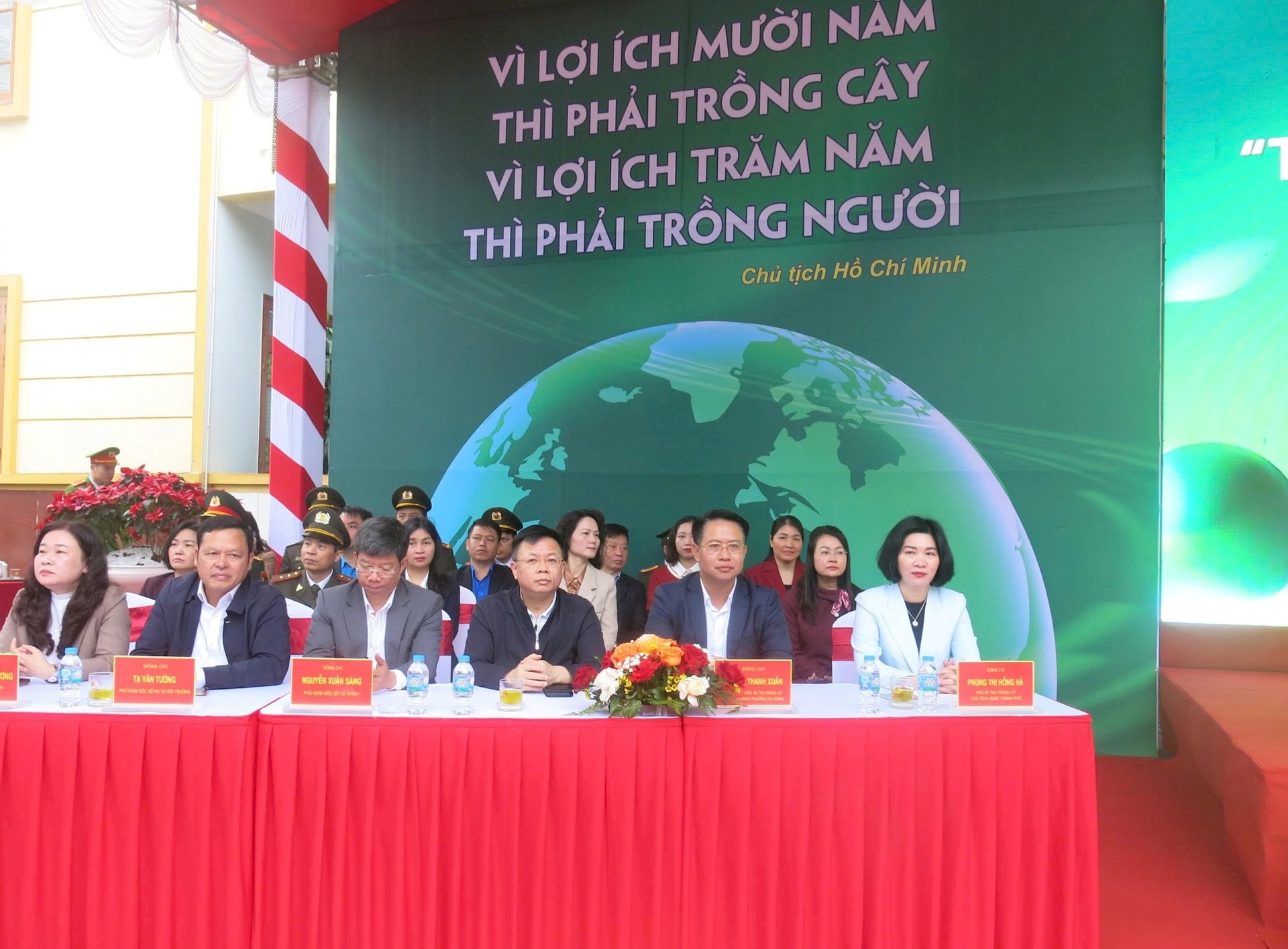 Chủ tịch HĐND TP Phùng Thị Hồng Hà dự Tết trồng cây tại Hà Đông