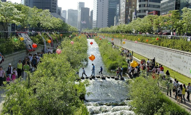 korea-seoul-cheonggyecheon-2008-01(1).jpg